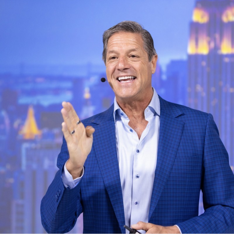 EPI 216: John Assaraf - World Renowned Mindset and Success Expert On How To Train Your Brain, Breaking Old Habits, Creating A New Identity, Visualization For Success, And More!