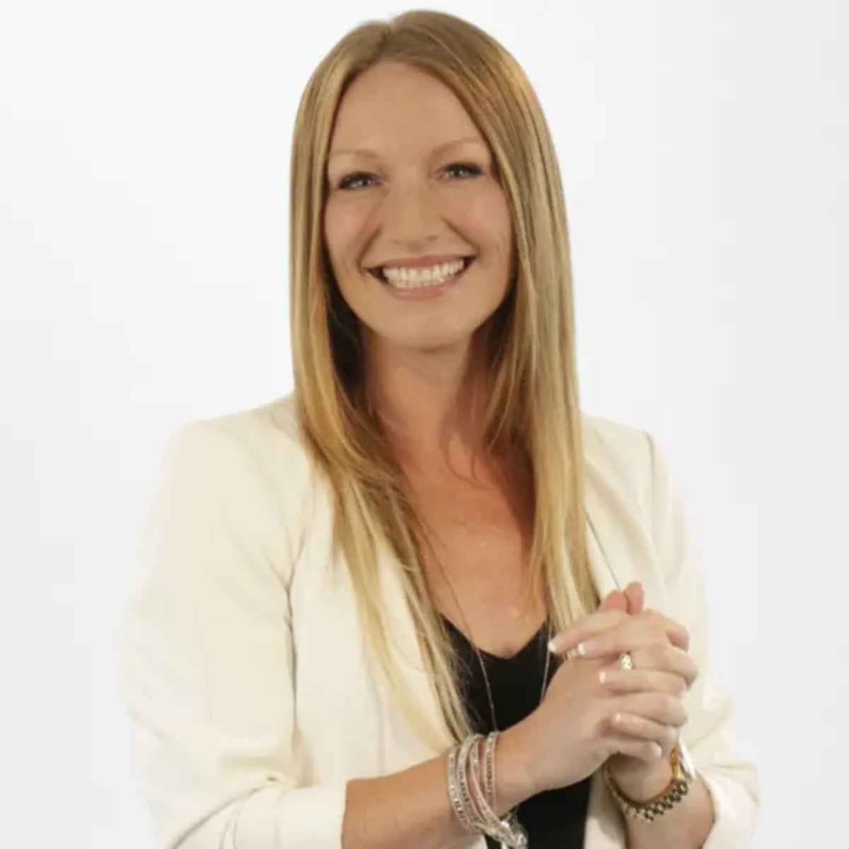 EPI 256: Four-Time Olympic Athlete On Beliefs, Identity, & The Question That Changes Everything. Plus REDEFINING What Is "REALISTIC" For Your Life. With Heather Moyse