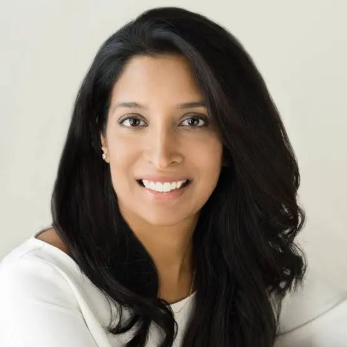 EPI 251: Dr. Sheri Dewan - Board-Certified Neurosurgeon & Best Selling Author On Perseverance, Calming The Mind In High Pressure Situations, Meditation, Yoga, & Living Your Best Life.